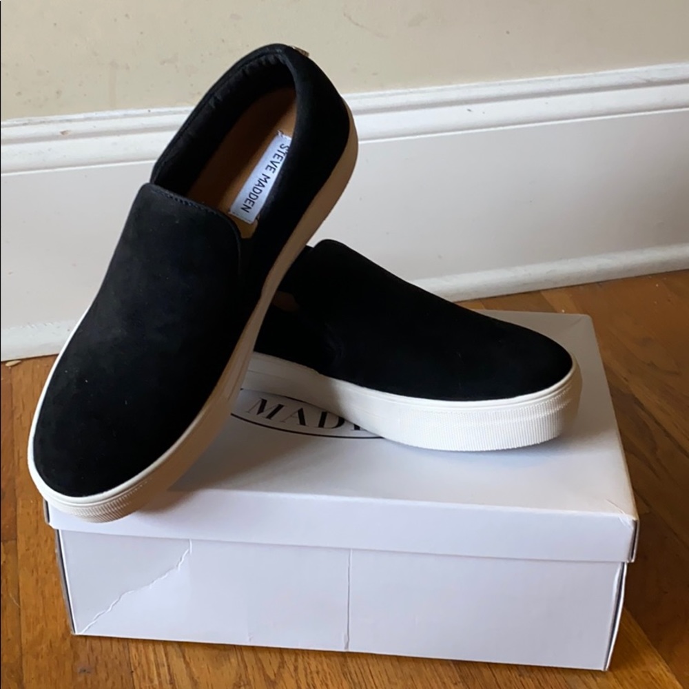 Steve Madden Black Suede sneakers
